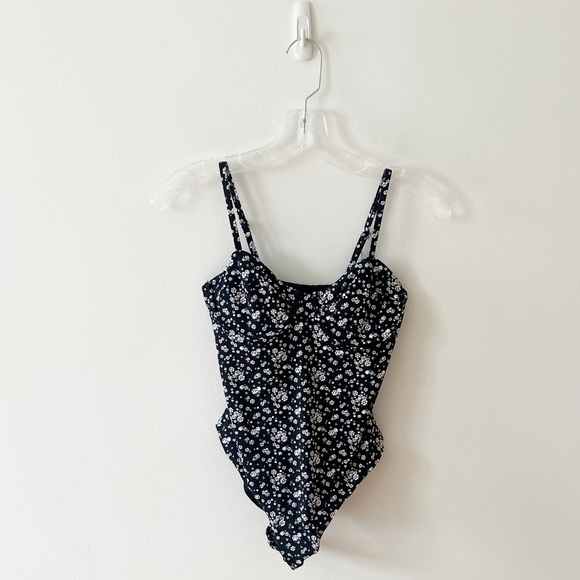 Lulus floral one piece - Picture 1 of 6